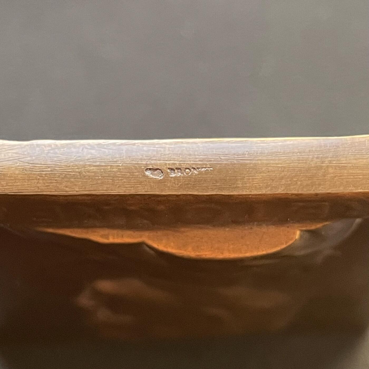 「木头集藏」章牌专场-第65场 Ernesta.ROBERT.MERIGNAC～法国地方女性头饰系列 布列塔尼妇女 铜章，尺寸：64×54 mm，138.2 g，高浮雕刻画，该系列共有16款作品，品相不错。