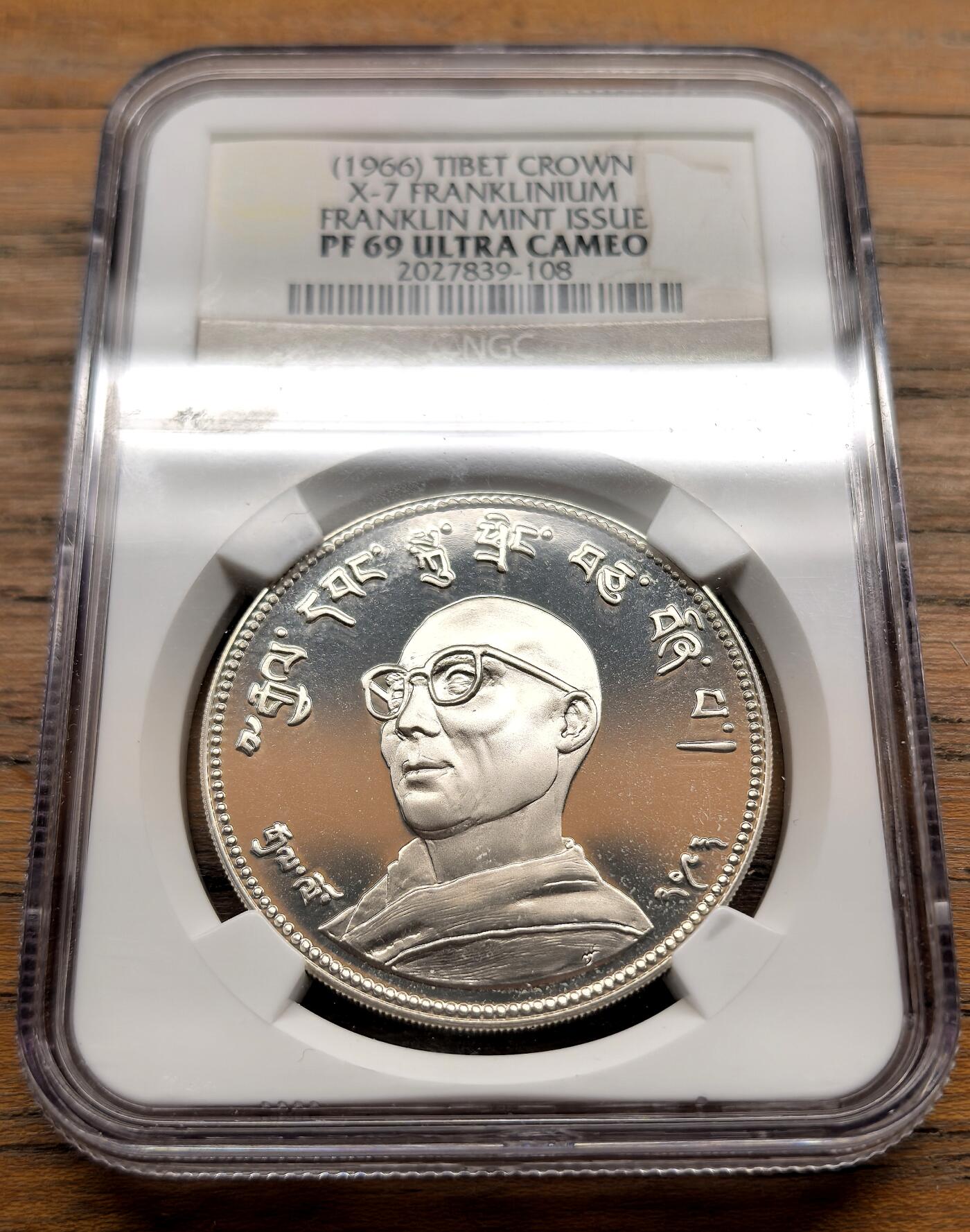 凡希社世界钱币微拍第三百十六期 1966富兰克林厂出品五方佛大和尚克朗NGC-PF69UC，铜镍合金镀银，边钤编号0104，铸量698枚。