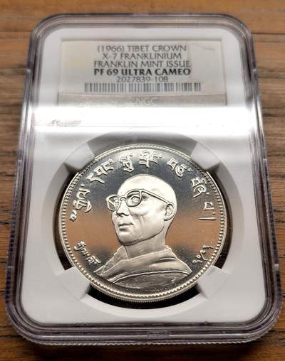 凡希社世界钱币微拍第三百十六期 - 1966富兰克林厂出品五方佛大和尚克朗NGC-PF69UC，铜镍合金镀银，边钤编号0104，铸量698枚。