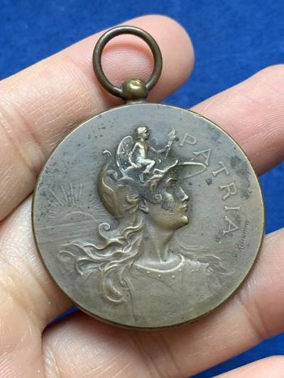 《竞宝斋》第453场 周日，周一 2场连拍 （全场包邮，欢迎送拍） - 1912年玛丽安娜女神爱国荣誉勋章 带环重28克 40.5mm