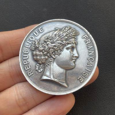 「木头集藏」章牌专场-第65场 - 1903年法国奥尔良与卢瓦雷省园艺协会银章，直径：46.7 mm，47.2 g，边铭：菱形厂标 密涅瓦银标 ARGENT 950/1000，背面花卉果蔬刻画很细致。