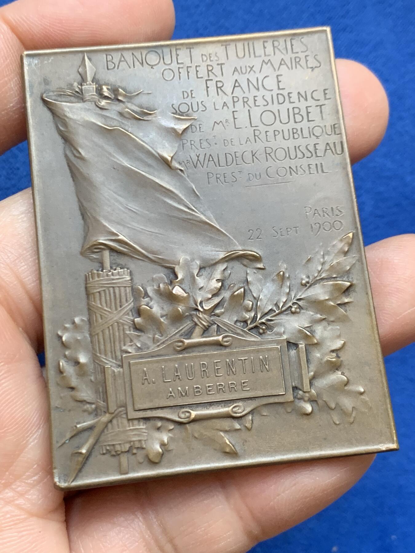 《竞宝斋》第453场 周日，周一 2场连拍 （全场包邮，欢迎送拍） 名家名作F.Vernon作 1900年法国世博会杜伊勒花园宴纪念铜质方章 71.25克 46.7*64mm 丰饶角铜标