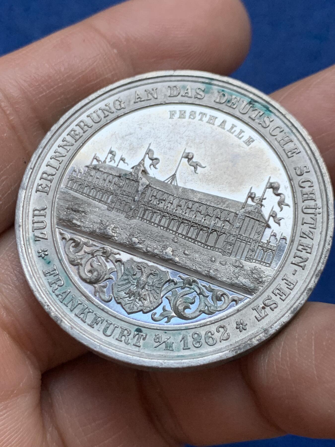 《竞宝斋》第453场 周日，周一 2场连拍 （全场包邮，欢迎送拍） 德国1862年法兰克福射击节纪念章 25.4克 40.3mm WM材质