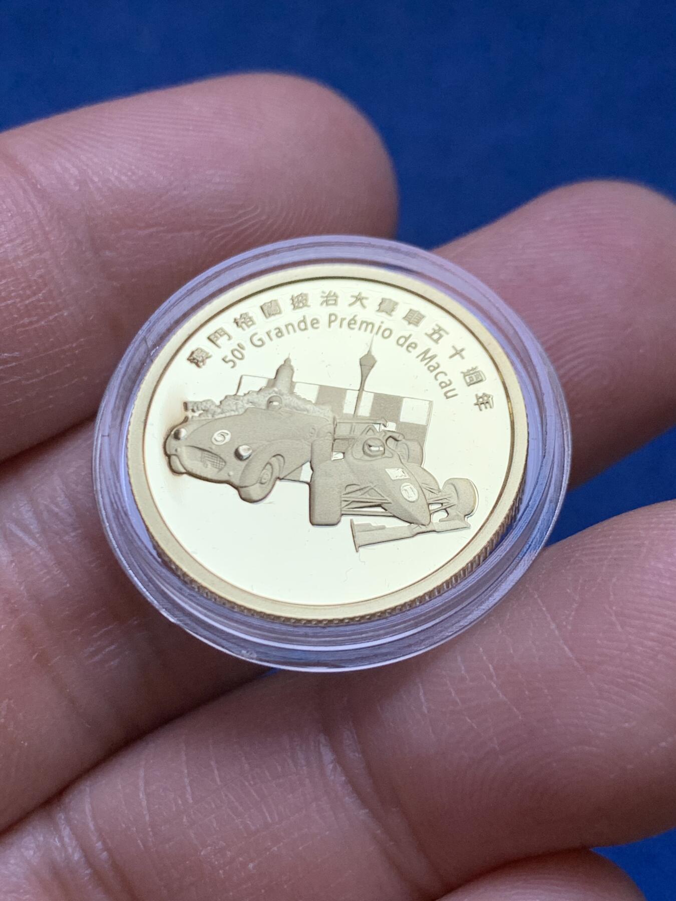 《竞宝斋》第453场 周日，周一 2场连拍 （全场包邮，欢迎送拍） 澳门2003年格兰披治大赛车500元金币 917金 7.96克