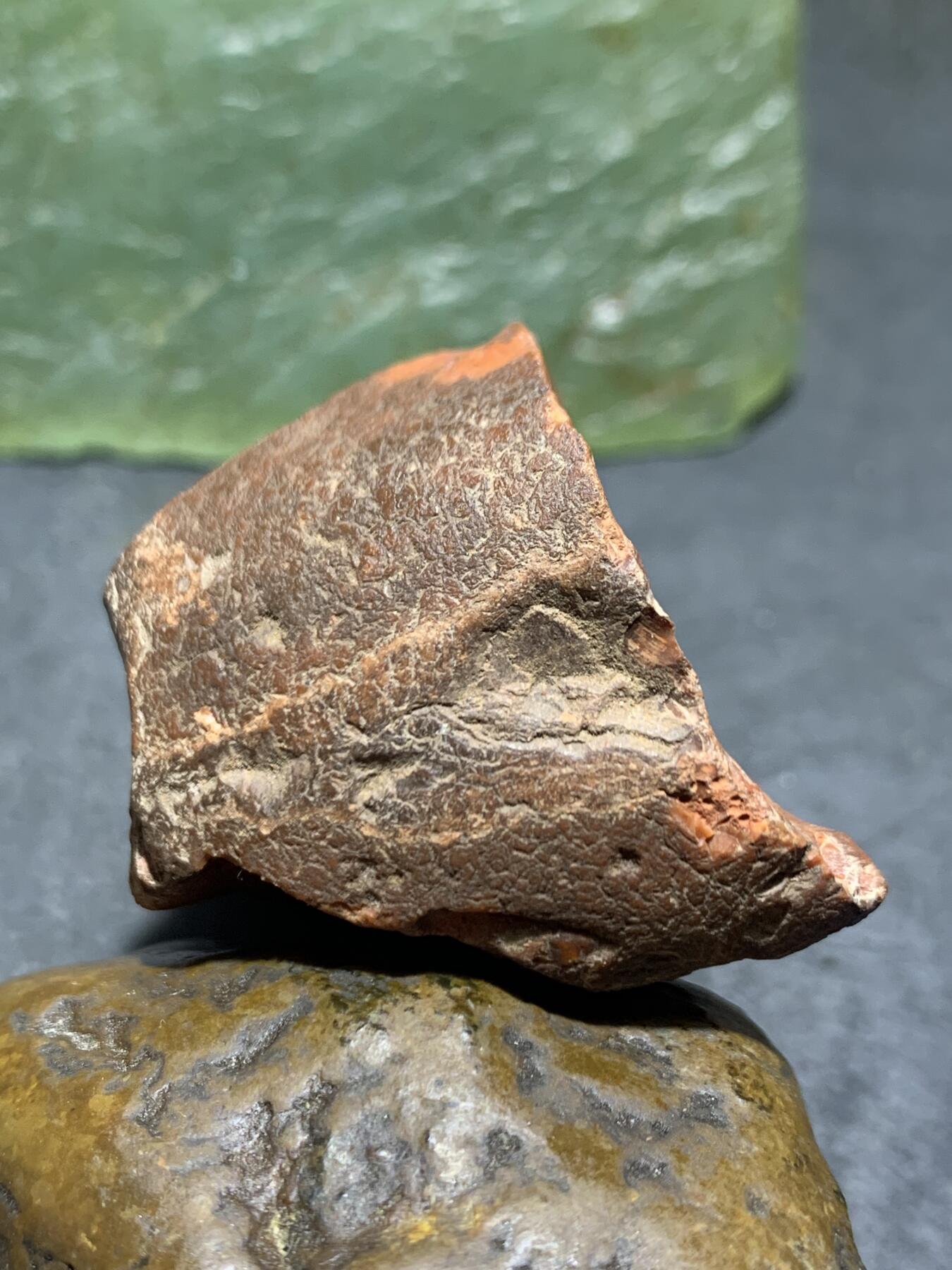 精美开窗料铁皮南红玛瑙原石一颗，