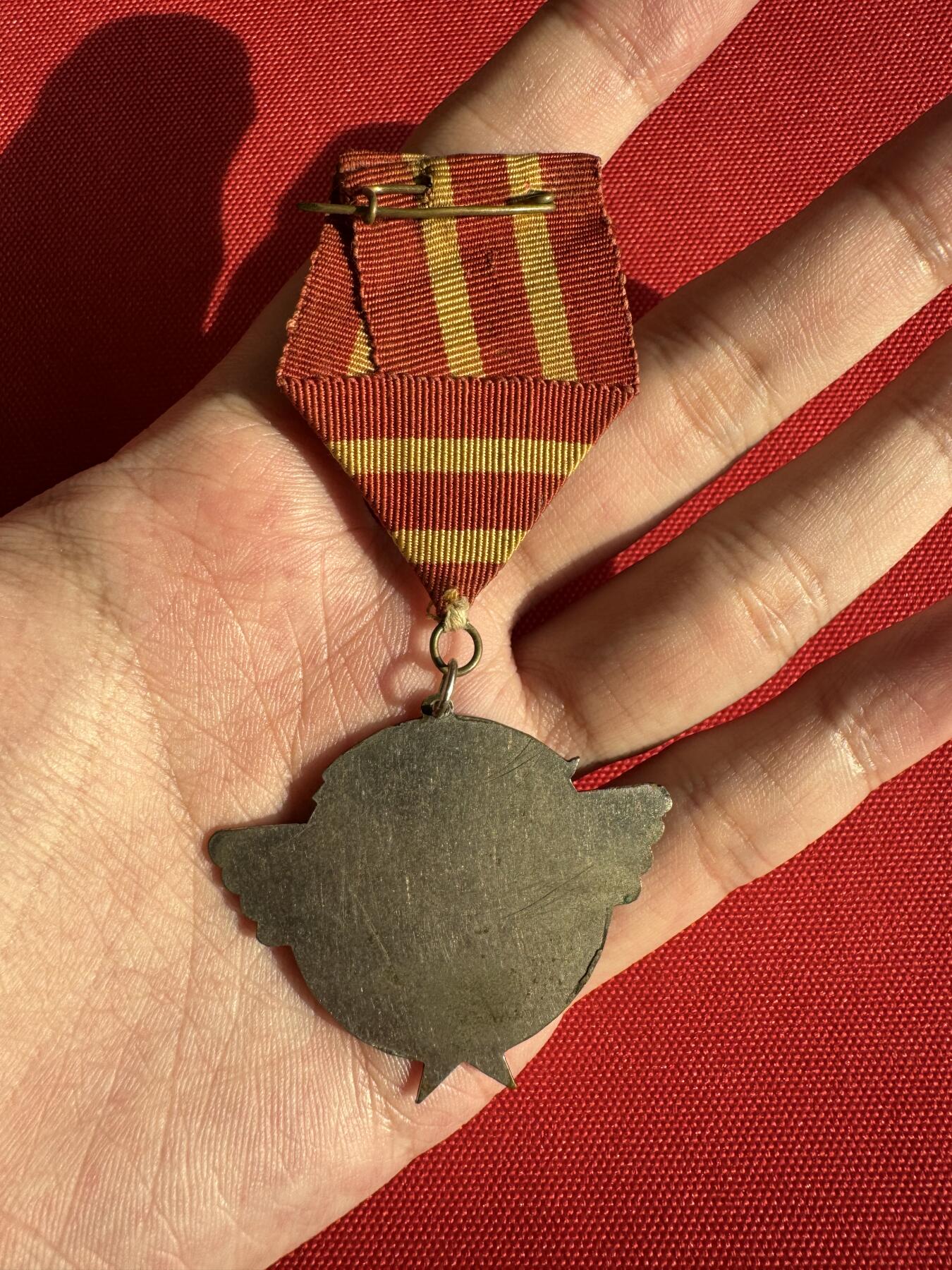 五哥徽章群   30号周二晚上八点4群联拍 铜章镀铬版