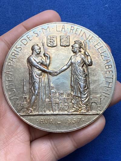 《竞宝斋》第453场 周日，周一 2场连拍 （全场包邮，欢迎送拍） - 伊丽莎白二世与菲利普爱丁堡公爵1957年4月访问巴黎纪念大银章 法国时任总统勒内·科蒂先生 重201.9克 71.5mm 丰饶角1银 带盒