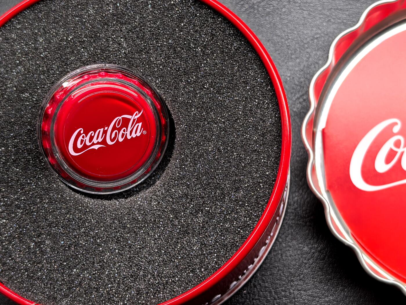 凡希社世界钱币微拍第三百十六期 2018斐济可乐瓶盖DOLLAR异形银币，原包装全品