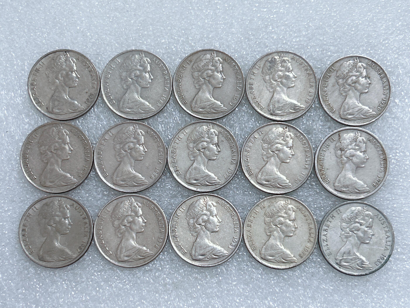 第一海外回流一元起拍收藏 散集专场  第284期 澳大利亚10分硬币15枚 花冠女王版