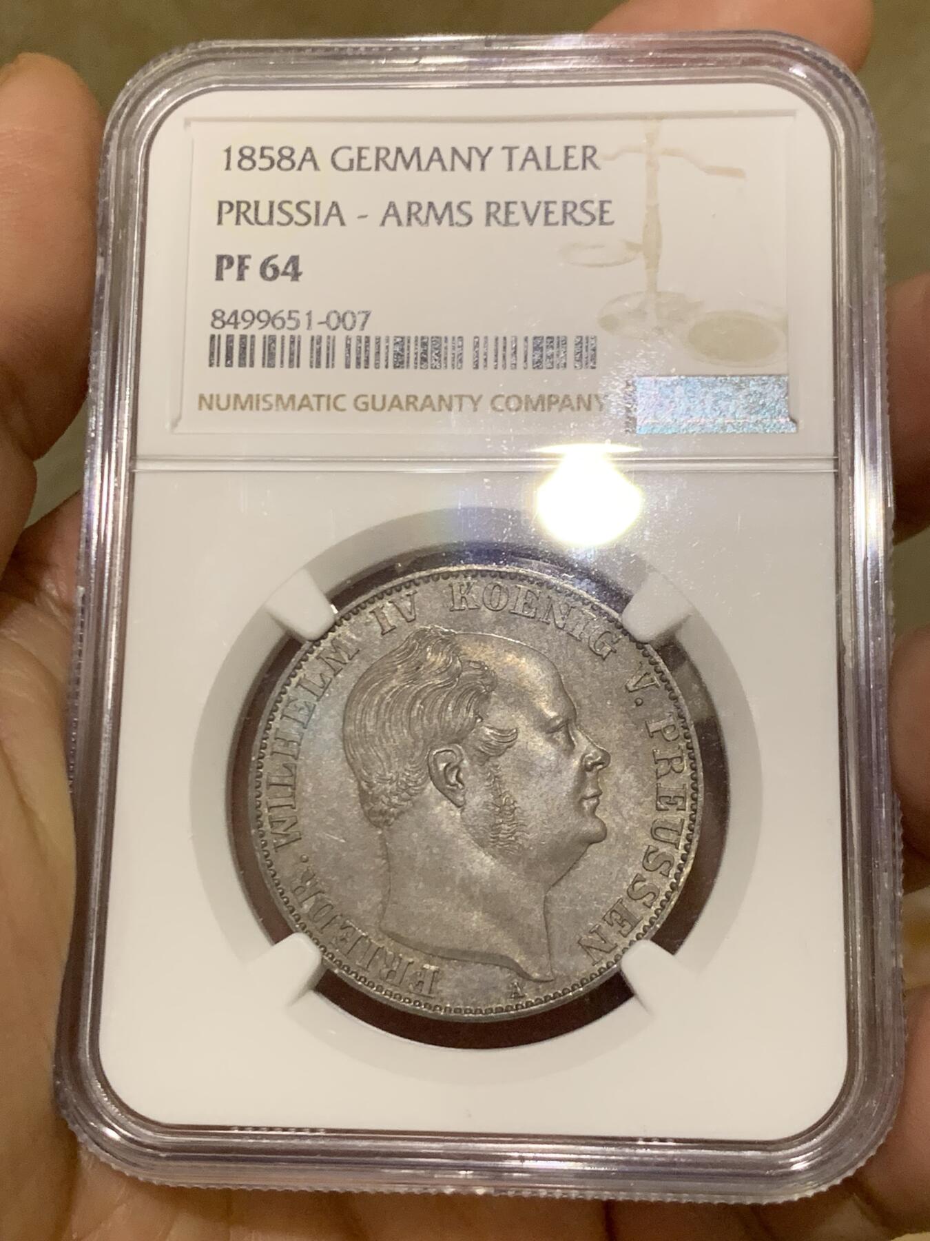 《竞宝斋》第453场 周日，周一 2场连拍 （全场包邮，欢迎送拍） NGC PF64 德国1858年普鲁土威廉四世离冠鹰精制泰勒银币 威廉四世离冠鹰承继之作 阴阳包浆 人像面欧陆酱五彩 鹰面银霜满挂高浮雕 打制锋利 NGC唯一冠军分 实物上手异常惊艳