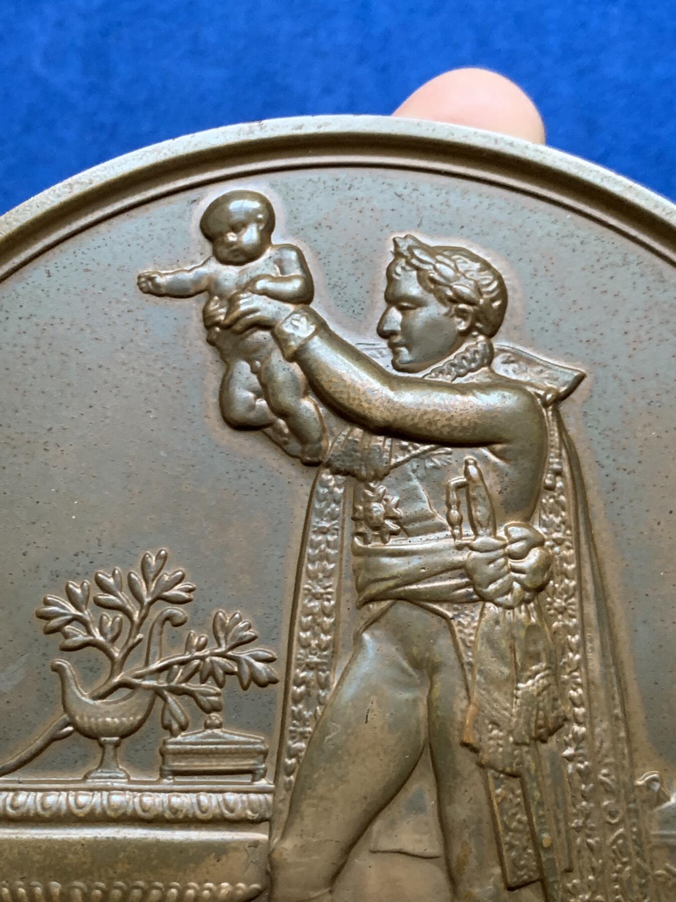 《竞宝斋》第453场 周日，周一 2场连拍 （全场包邮，欢迎送拍） 法国拿破仑罗马王洗礼大铜章，少见超大尺寸版本，直径113mm，重量644.4g，带盒子，细节见图