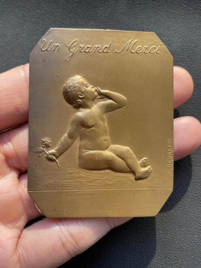 「木头集藏」章牌专场-第65场 - G.Devreese～1913年比利时“玫瑰孩童”纪念铜章，尺寸：60×50.5mm，100.3g，少见铜章。