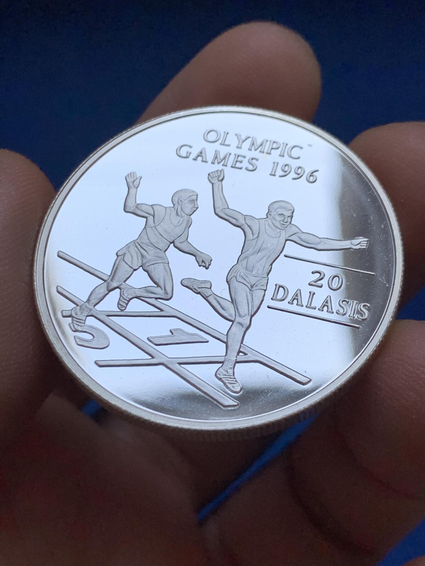 《竞宝斋》第453场 周日，周一 2场连拍 （全场包邮，欢迎送拍） 冈比亚1994年亚特兰大奥运会大银币 31.5g 925银