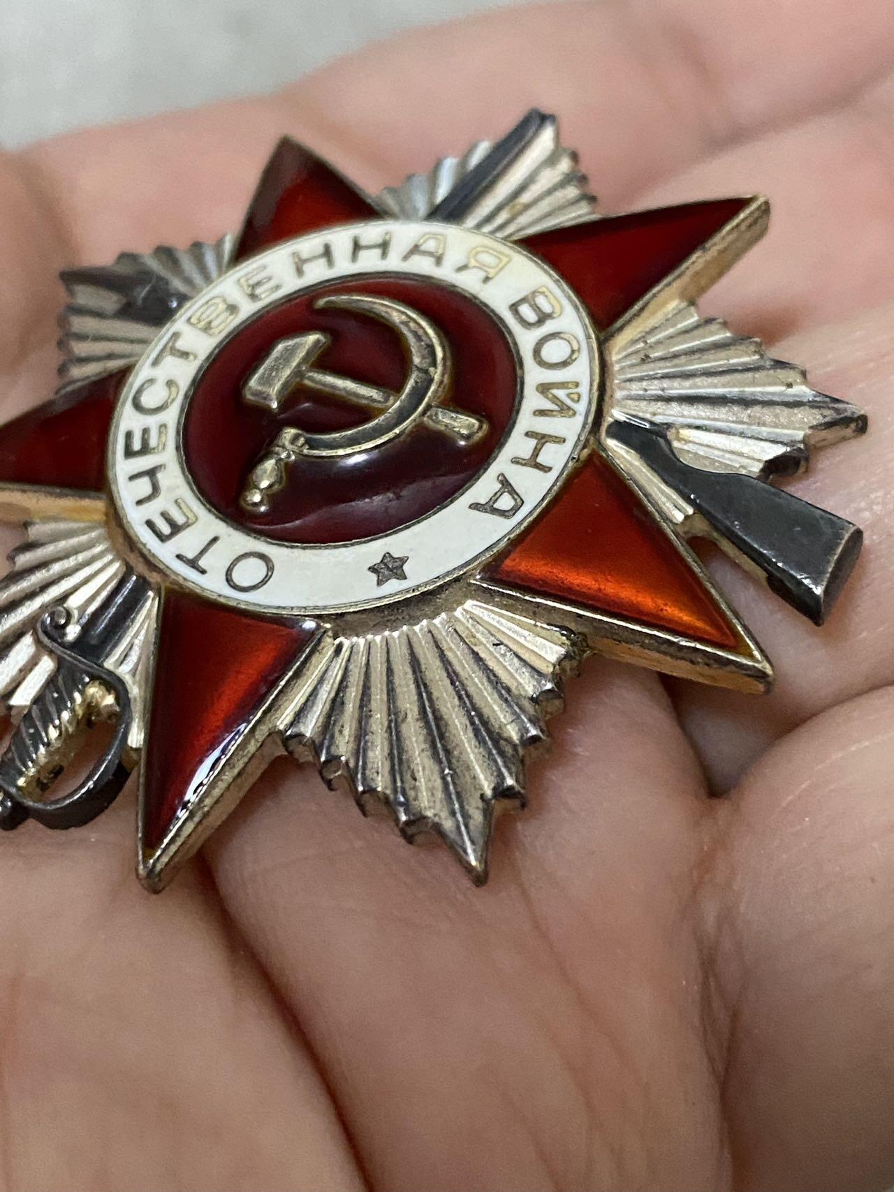 苏联勋章奖章1月5日晚上九点结束在麦稀奇 找不到的加我qq或者微信都是184277308备注苏章拍卖。最好加微信群每次都会通知还有提前可以一口价的 最近会持续拍卖一些东西。