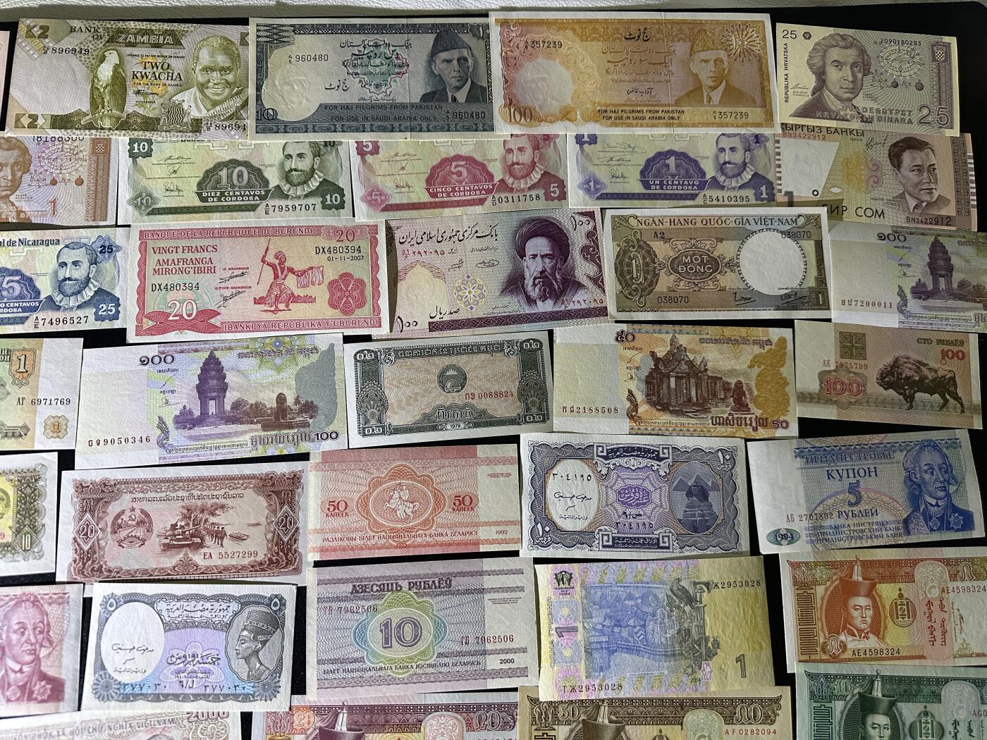 《外钞收藏家》第五百九十八期（2026年新年第一场）（本平台长期征集拍品、欢迎藏友们联系合作） 巴基斯坦、越南等纸币一起 几十张一起 大部份全新 有几张非全新