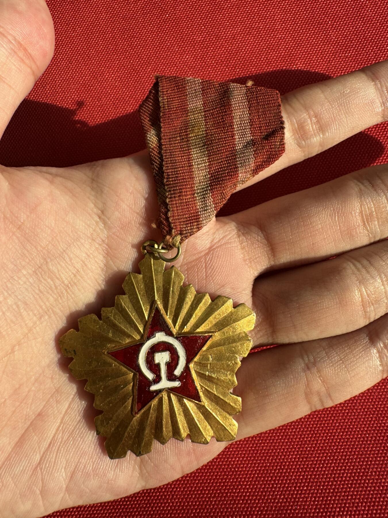 五哥徽章群   30号周二晚上八点4群联拍 铜章