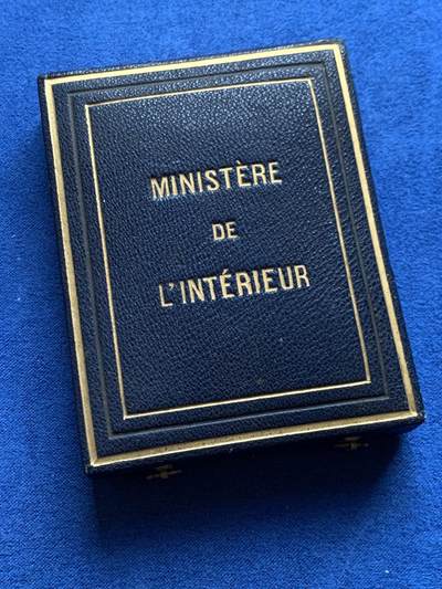 《竞宝斋》第453场 周日，周一 2场连拍 （全场包邮，欢迎送拍） - 法兰西互助协会银质荣誉奖章 保存极好 总重约17.4克 丰饶角银标 带原盒