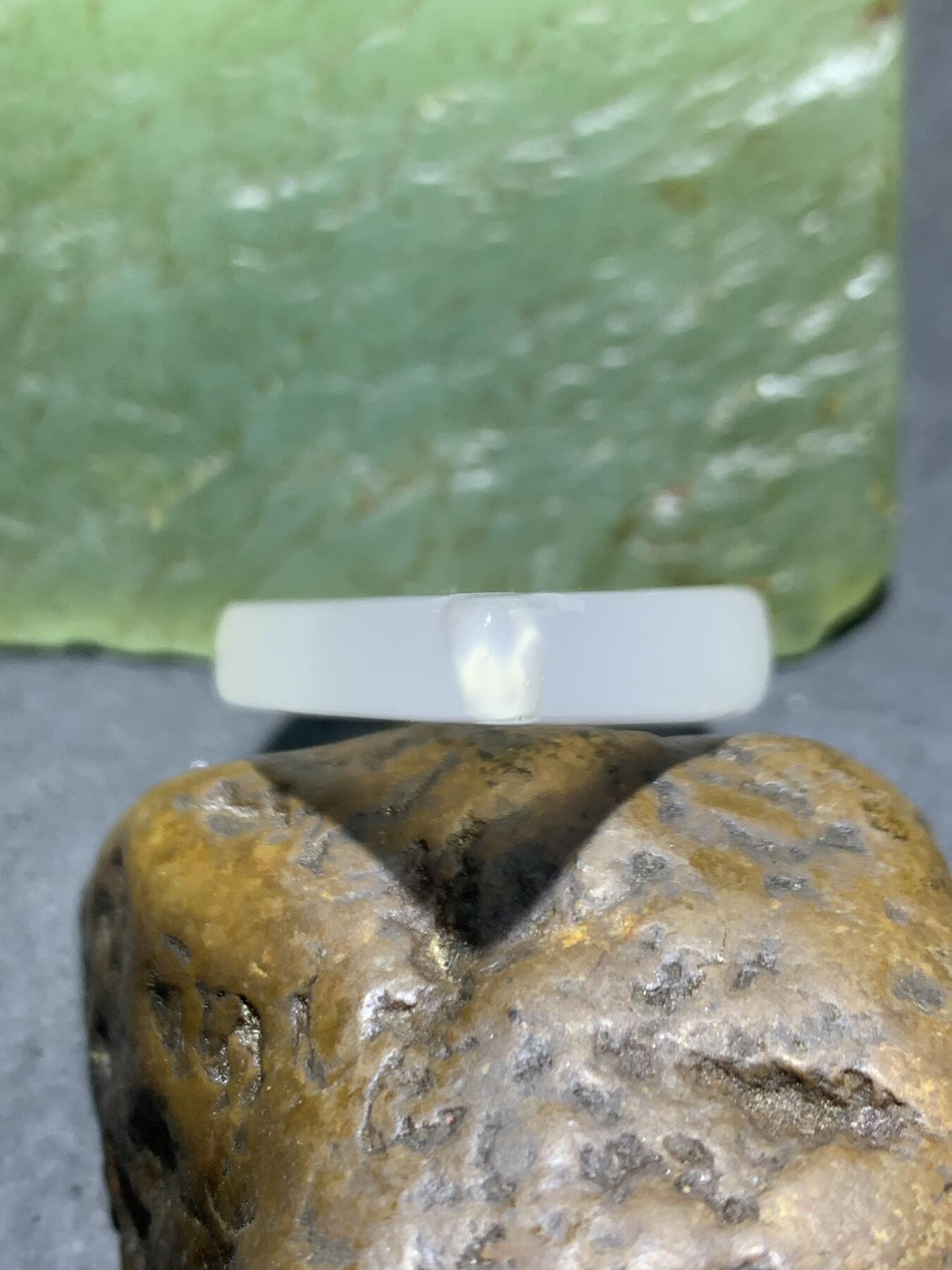 冰透高玉化海洋玉髓通货吊坠一个，