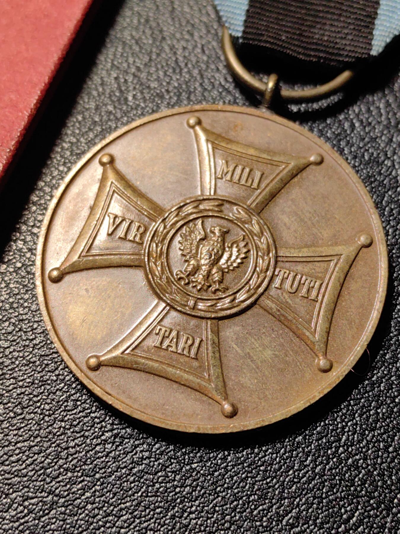 靖甫拍卖新拍第一场 波兰铜级战地光荣奖章带证书