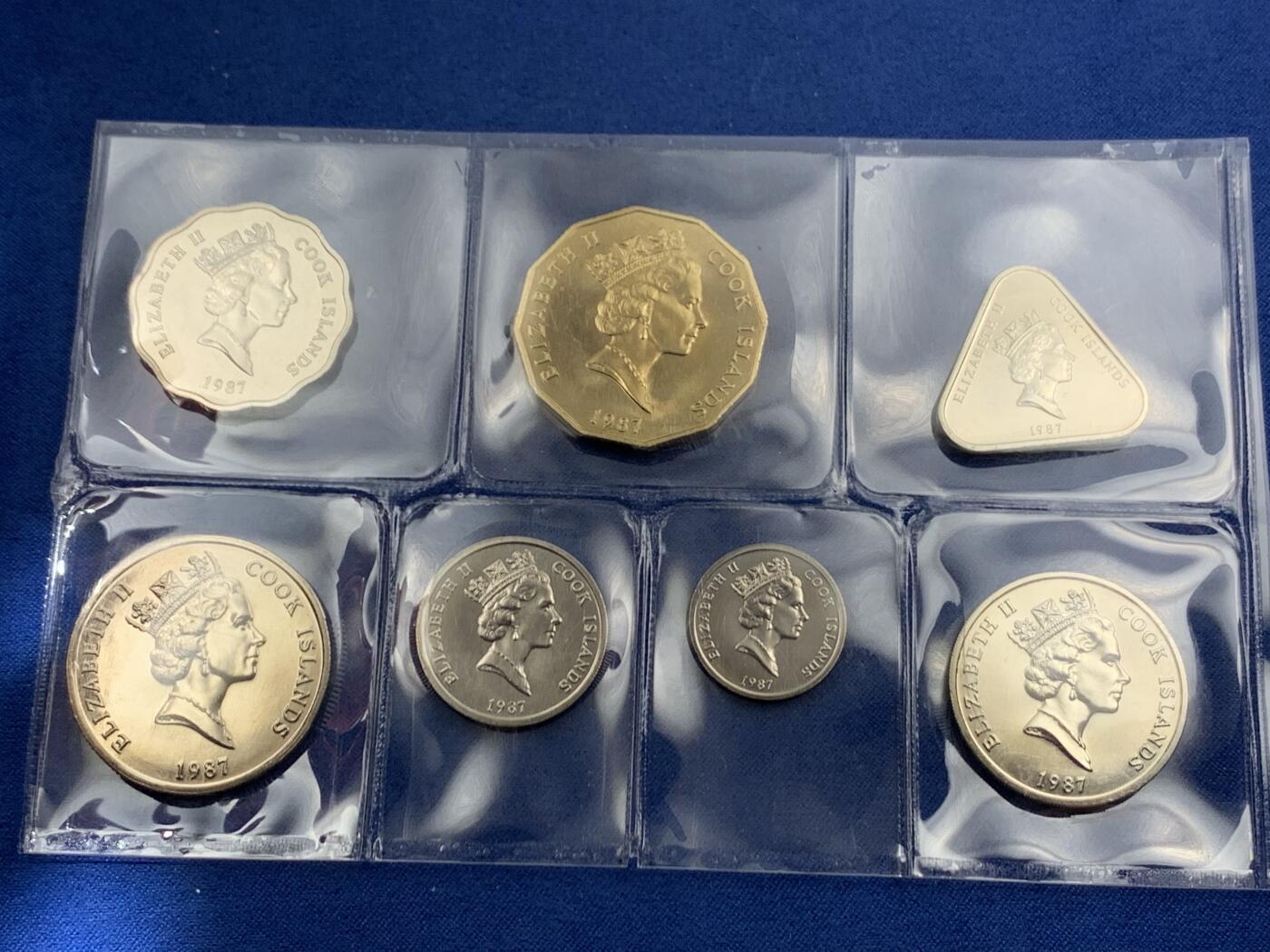 《竞宝斋》第453场 周日，周一 2场连拍 （全场包邮，欢迎送拍） 原封装 库克群岛1987年套币