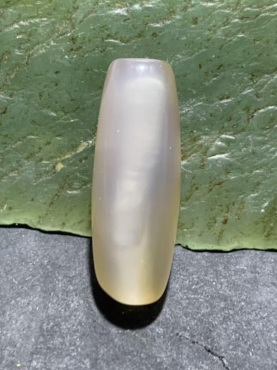 高玉化冻料巴西玛瑙通货桶珠一颗，，