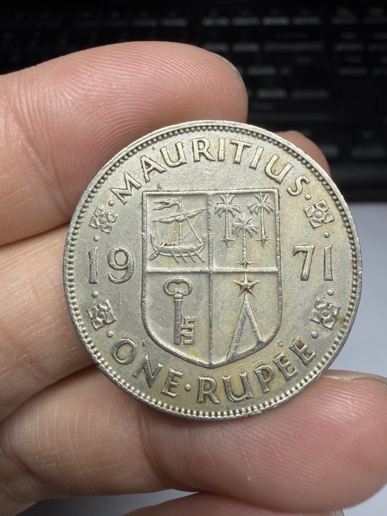 2025年集古藏今外币拍卖第十一期-第6场—（总第296拍），可以寄存60天，满160元包邮。 1971年英属毛里求斯1卢比