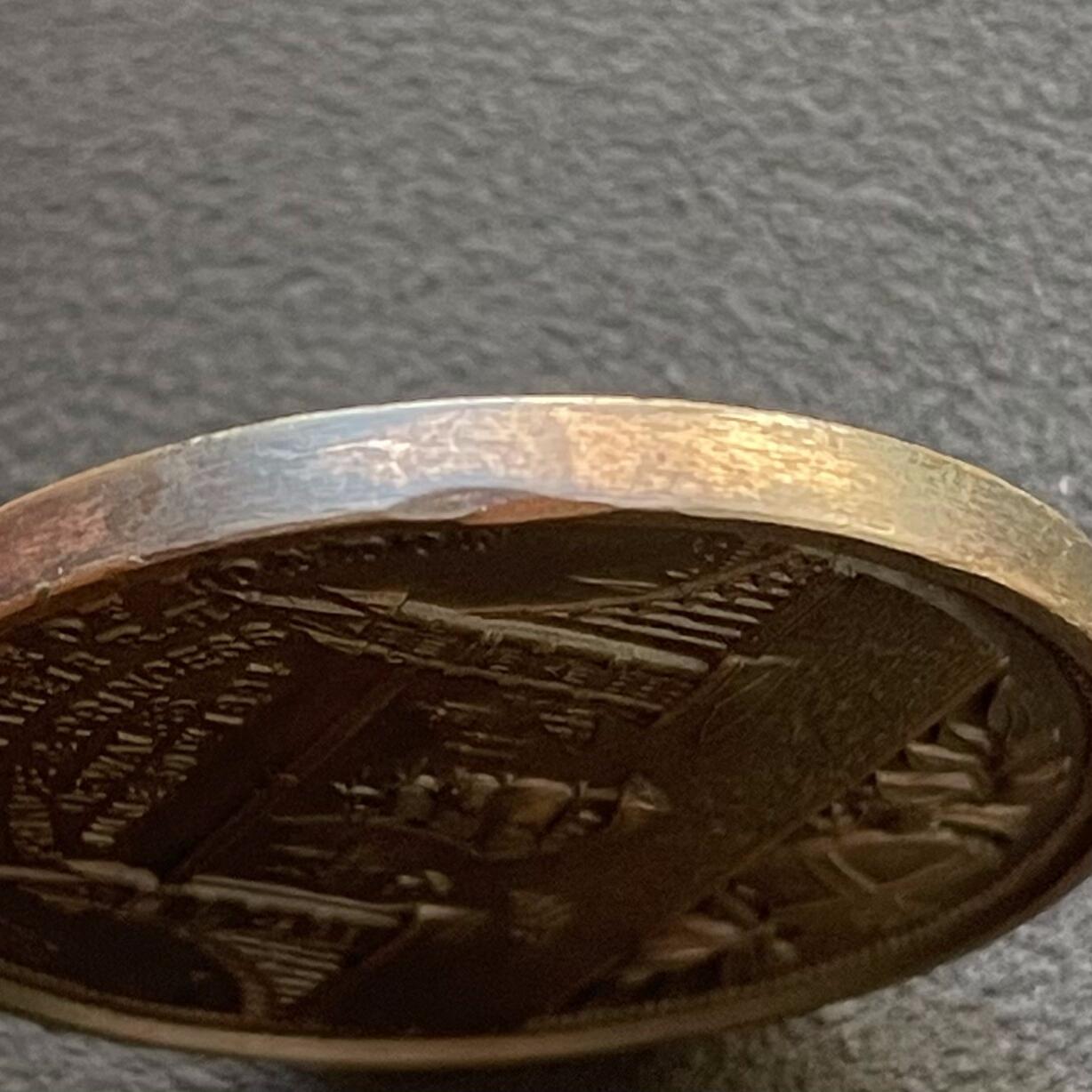 「木头集藏」章牌专场-第65场 1894年爱德华七世与王妃亚历山德拉为伦敦塔桥主持落成仪式纪念铜章，直径：35 mm，章面浮雕还原了泰晤士河上的塔桥全貌。