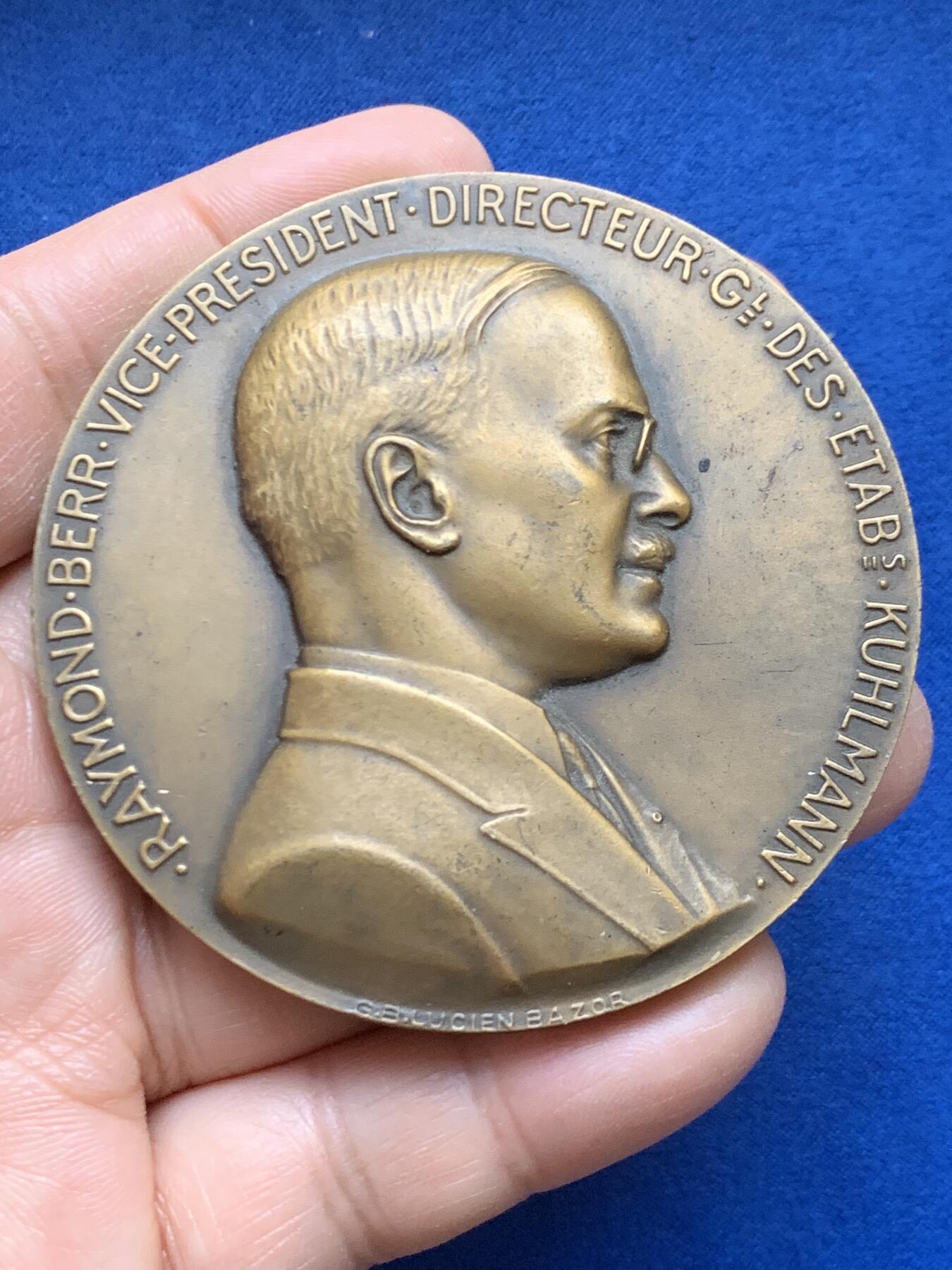 《竞宝斋》第453场 周日，周一 2场连拍 （全场包邮，欢迎送拍） 法国库尔曼公司总裁雷蒙·贝尔纪念大铜章 166.5克 67mm 丰饶角铜标