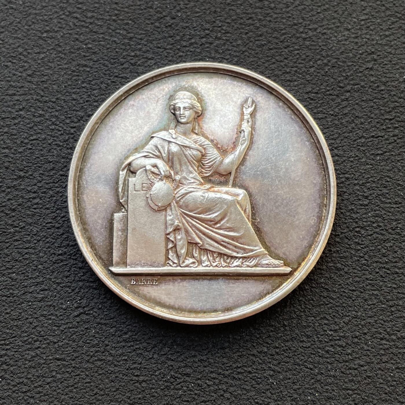 「木头集藏」章牌专场-第65场 法国里昂法院诉讼代理人协会八角银章，直径：34.5 mm，12.5 g，边铭：丰饶角 ARGENT。