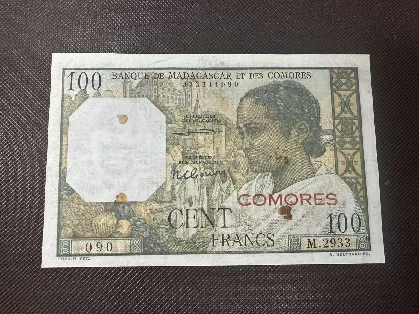 喜羊羊钱币收藏2025第11期(流通品相场) 	科摩罗	P-3b 1960-63年100法郎		品相如图		M.2933 090		