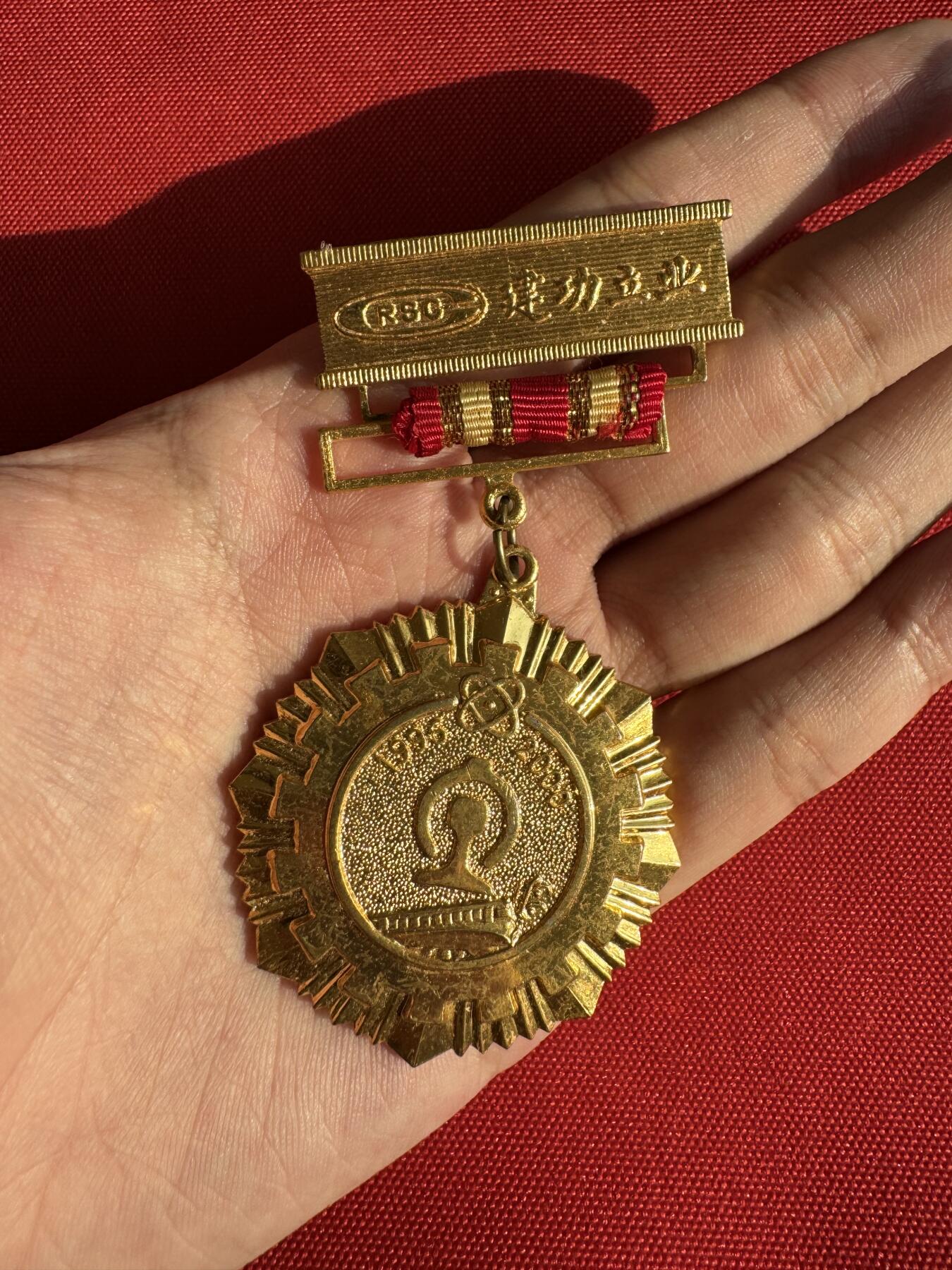 五哥徽章群   30号周二晚上八点4群联拍 铜章