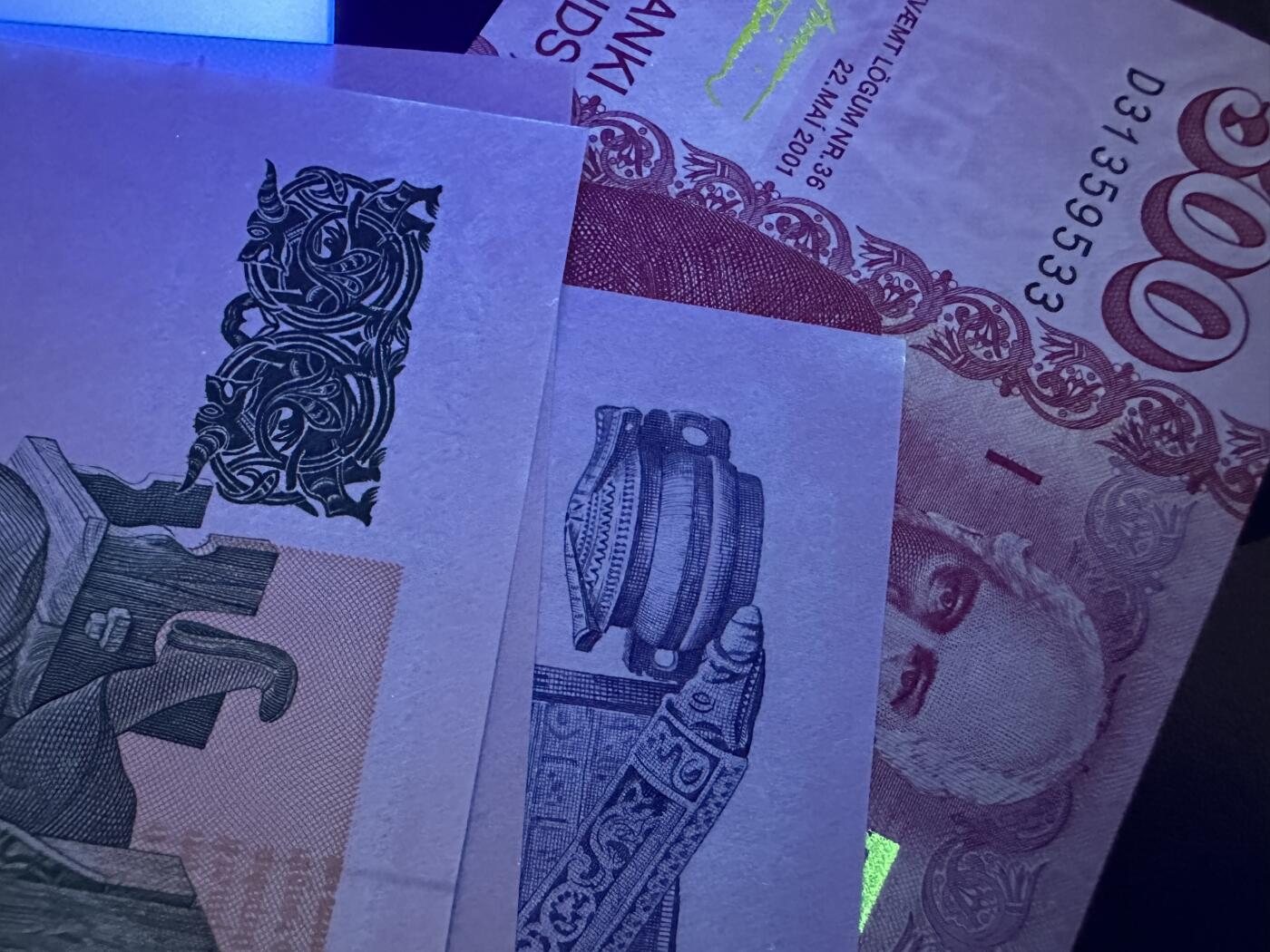 《外钞收藏家》第五百九十八期（2026年新年第一场）（本平台长期征集拍品、欢迎藏友们联系合作） 冰岛10-500克朗 四张一起 全新 边角极轻微荧光反应