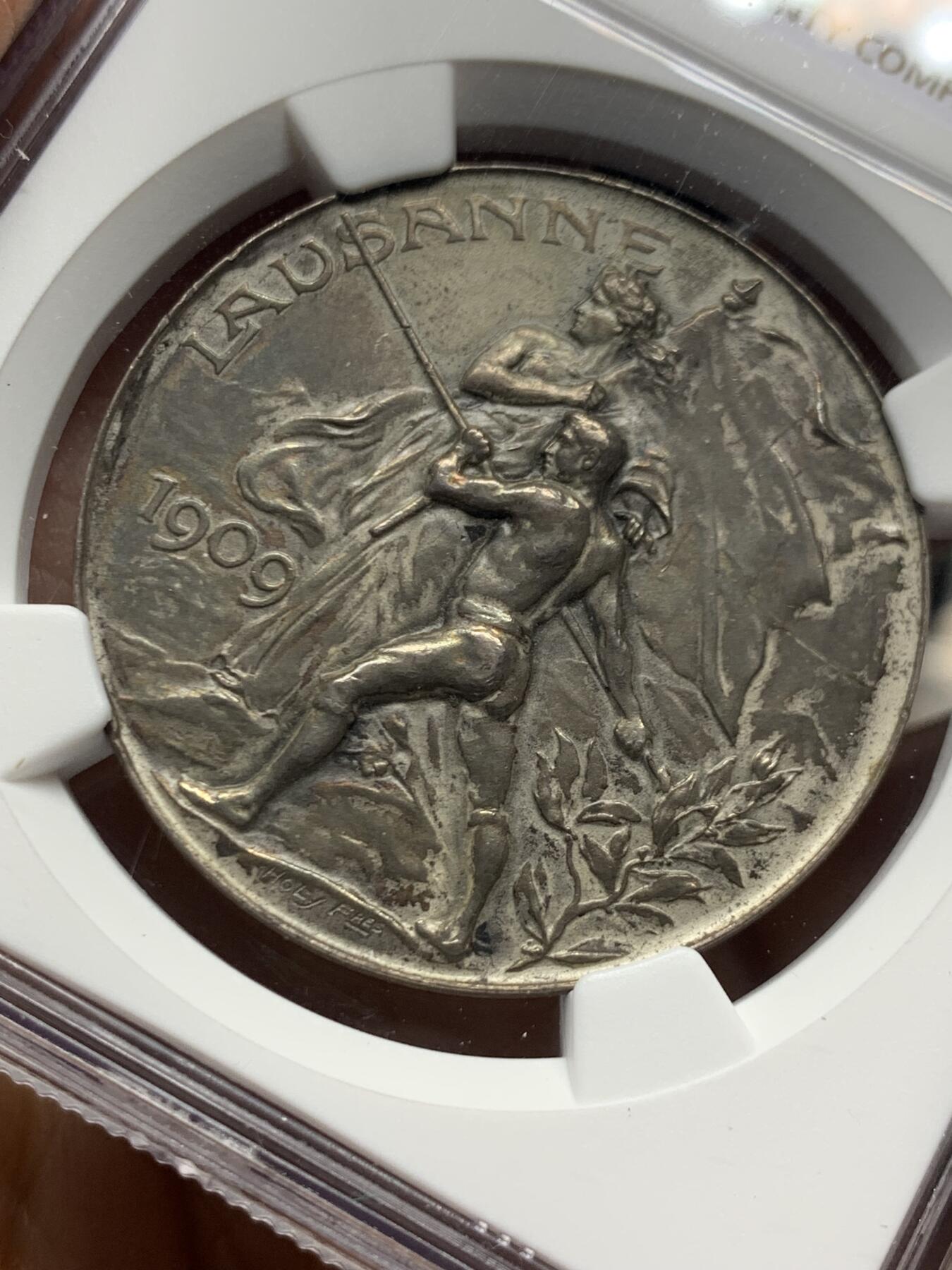 《竞宝斋》第453场 周日，周一 2场连拍 （全场包邮，欢迎送拍） NGC MS62 瑞士洛桑  1909年 城市景观铜章 超燃造型 银章极少见