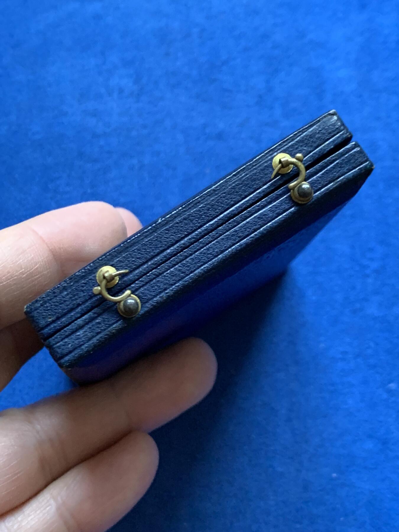 《竞宝斋》第453场 周日，周一 2场连拍 （全场包邮，欢迎送拍） 法兰西互助协会银质荣誉奖章 保存极好 总重约17.4克 丰饶角银标 带原盒