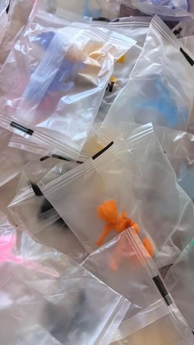 龙虎卡牌-七零场，2026首场，全场包邮！！（无佣金，周六结拍，欢迎送拍） - 【原袋】橡皮人32个 卡游奥特曼 橡皮人 (有少量重复)