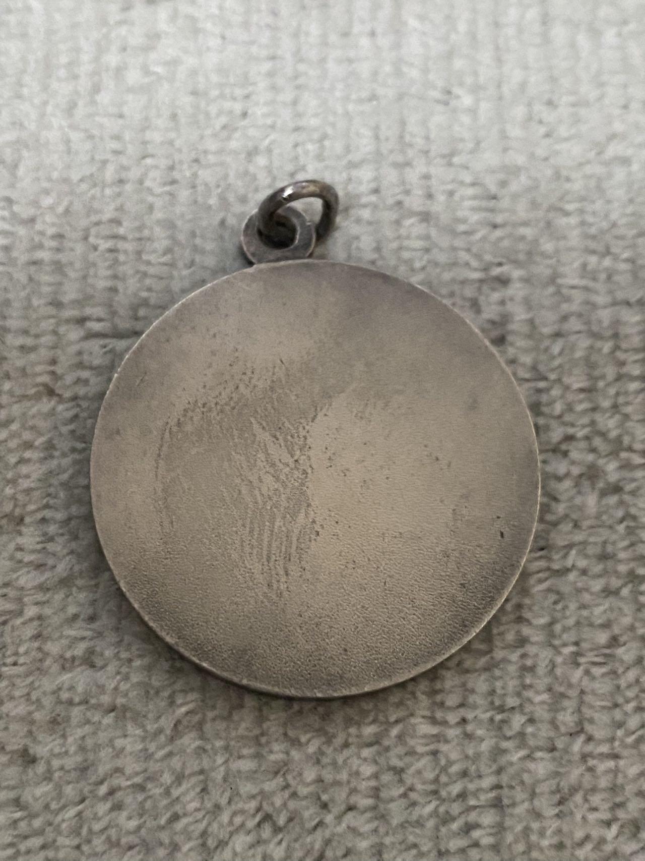 苏联勋章奖章1月5日晚上九点结束在麦稀奇 找不到的加我qq或者微信都是184277308备注苏章拍卖。最好加微信群每次都会通知还有提前可以一口价的 最近会持续拍卖一些东西。