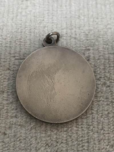 苏联勋章奖章1月5日晚上九点结束在麦稀奇 找不到的加我qq或者微信都是184277308备注苏章拍卖。最好加微信群每次都会通知还有提前可以一口价的 最近会持续拍卖一些东西。 苏联战功奖章 珐琅无磕碰 无号版 带圆环 有挂布挂板没有