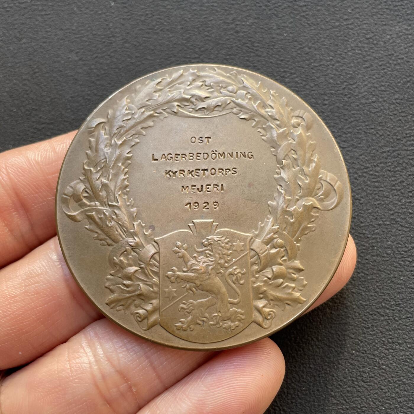 「木头集藏」章牌专场-第65场 1929年瑞典农业家庭协会铜章，直径：52.4 mm，57.8 g，少见铜章。