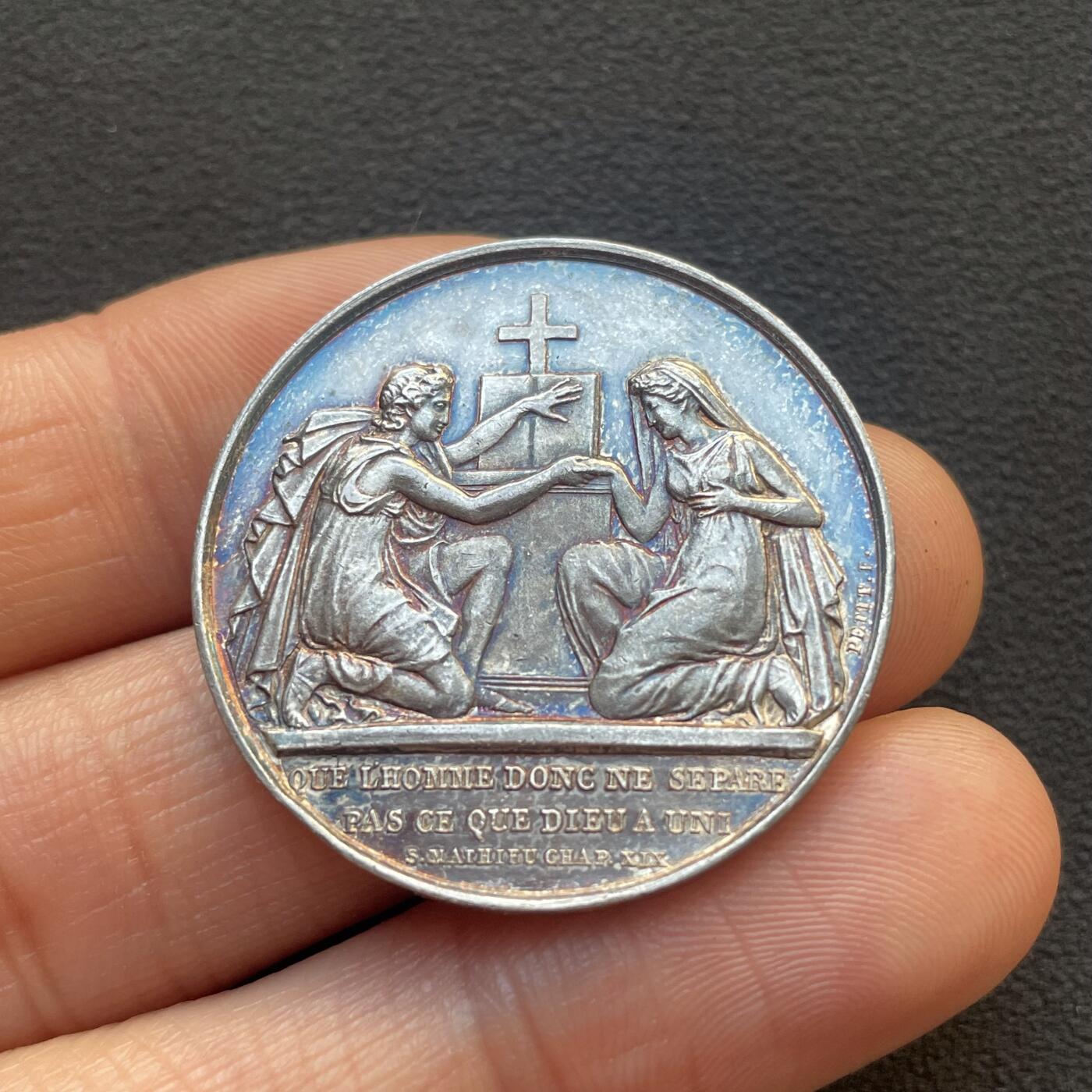 「木头集藏」章牌专场-第65场 法国婚礼纪念银章，直径：31.9mm，14.4g，边铭：手指 ARGENT （1845-1860）。