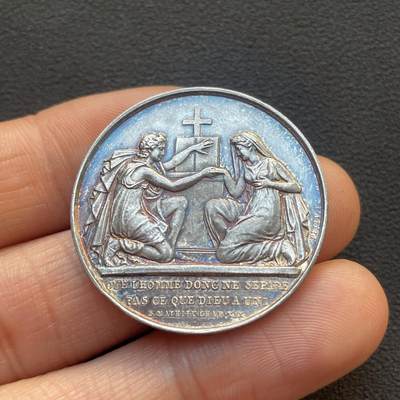 「木头集藏」章牌专场-第65场 - 法国婚礼纪念银章，直径：31.9mm，14.4g，边铭：手指 ARGENT （1845-1860）。