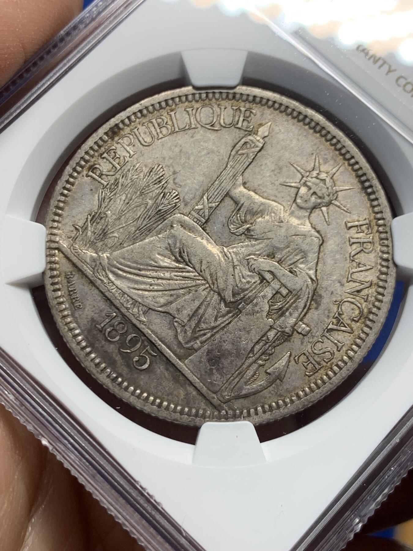 《竞宝斋》第453场 周日，周一 2场连拍 （全场包邮，欢迎送拍） NGC XFD 法属印支 1895A 1皮亚斯特 坐洋 银币 加重版