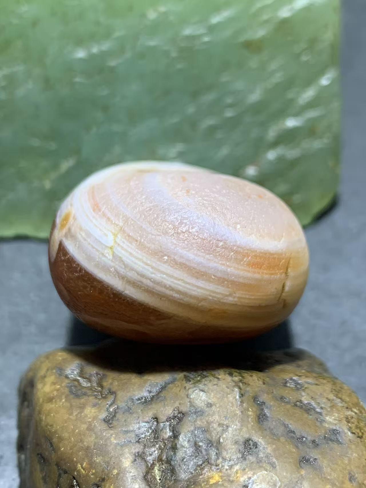 精美川料红白冻料水冲籽南红玛瑙原石一颗，