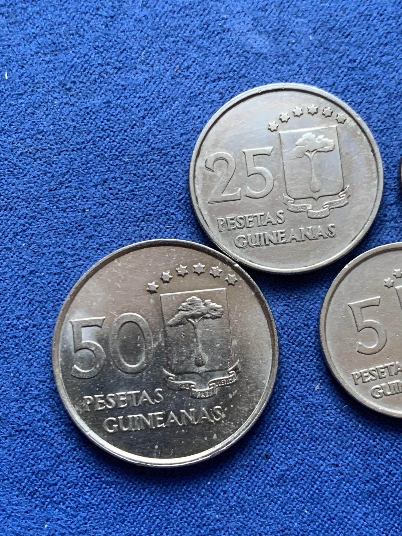 《竞宝斋》第453场 周日，周一 2场连拍 （全场包邮，欢迎送拍） 四枚一组 赤道几内亚 1969年 1/5/25/50比塞塔