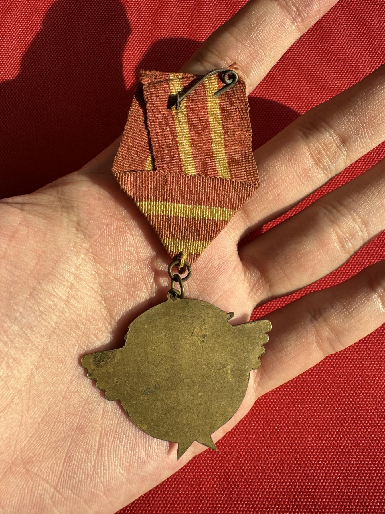 五哥徽章群   30号周二晚上八点4群联拍 铜章