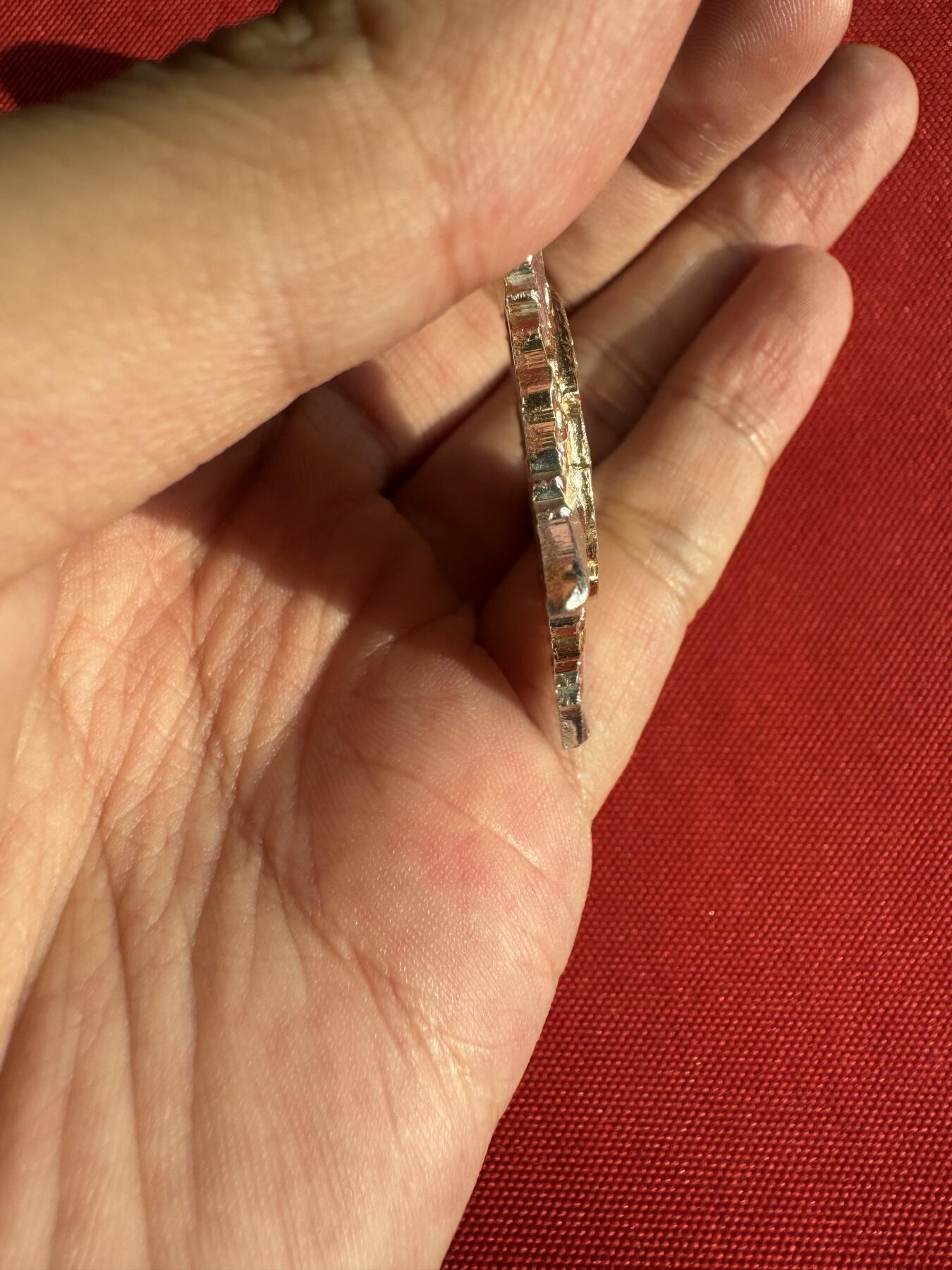 五哥徽章群   30号周二晚上八点4群联拍 铝章