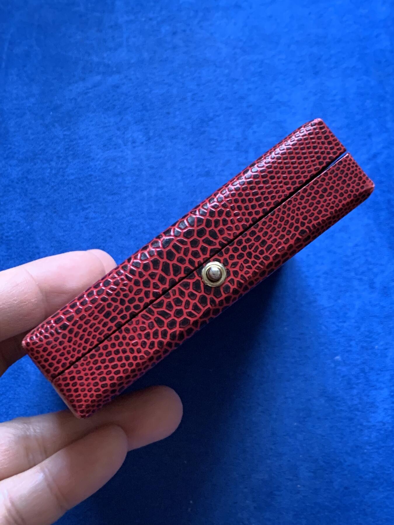 《竞宝斋》第453场 周日，周一 2场连拍 （全场包邮，欢迎送拍） 伊丽莎白二世与菲利普爱丁堡公爵1957年4月访问巴黎纪念大银章 法国时任总统勒内·科蒂先生 重201.9克 71.5mm 丰饶角1银 带盒