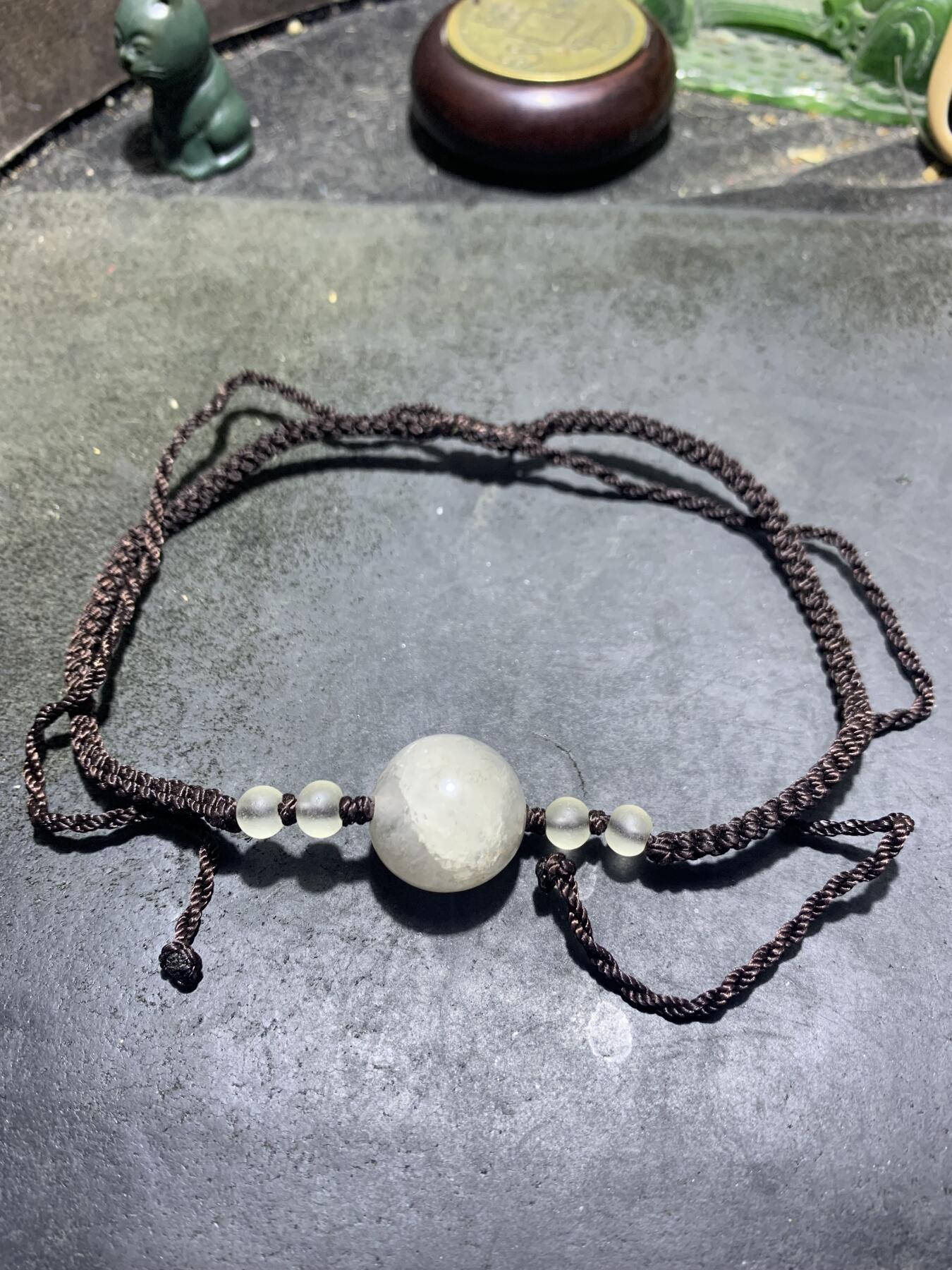 冰飘战国红玛瑙通货圆珠锁骨链一条，