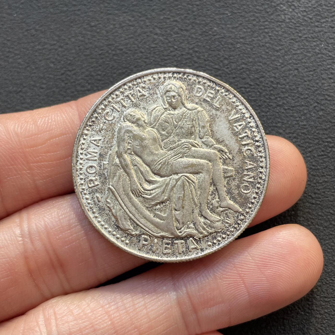 「木头集藏」章牌专场-第65场 梵蒂冈教皇保罗六世纪念铜章，直径：35mm，背面刻画 米开朗琪罗雕塑作品：圣殇，