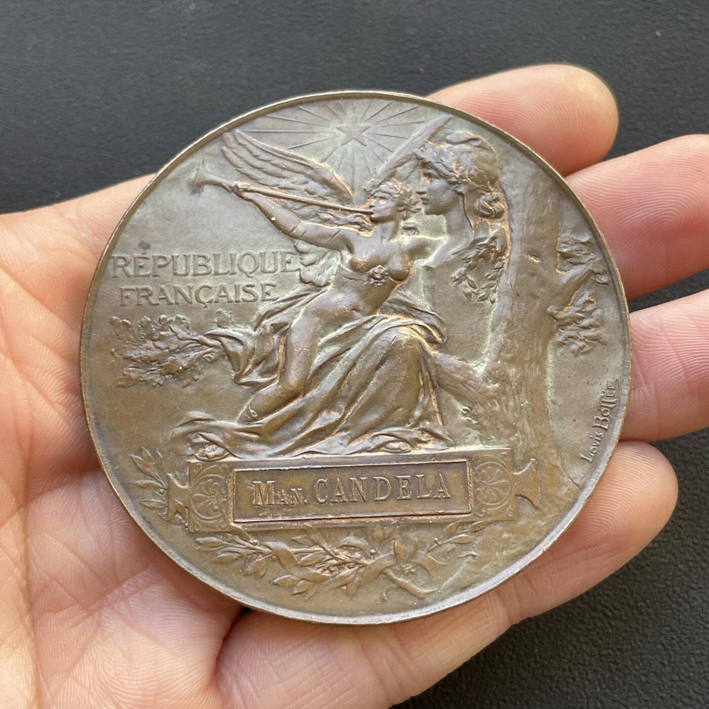 「木头集藏」章牌专场-第65场 L.Bottee～1889年法国巴黎世博会大铜章  直径：63 mm，103 g，边铭：丰饶角 BRONZE。