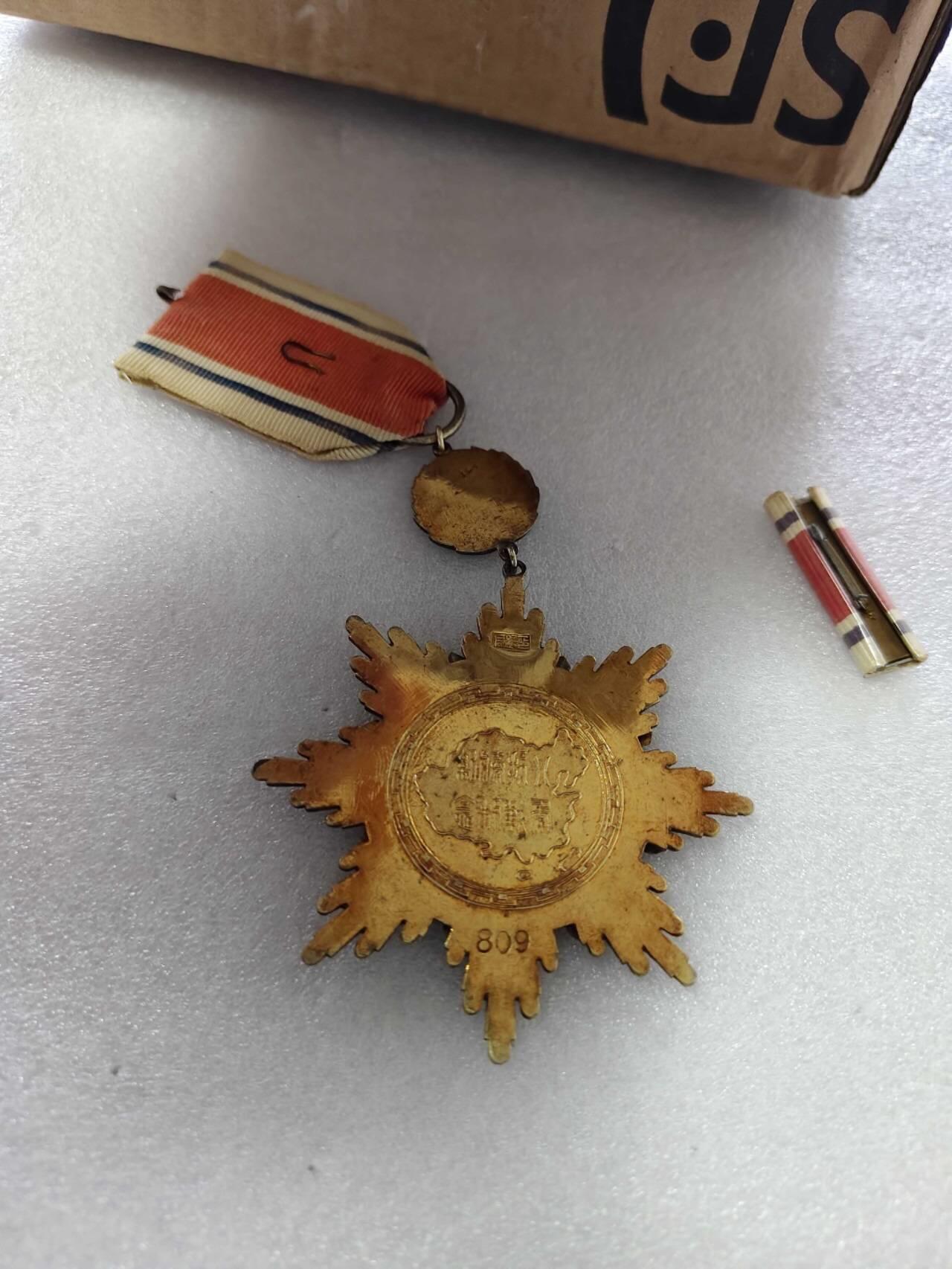 带原盒民国八年抗战胜利勋章全品几乎早期特小号809号